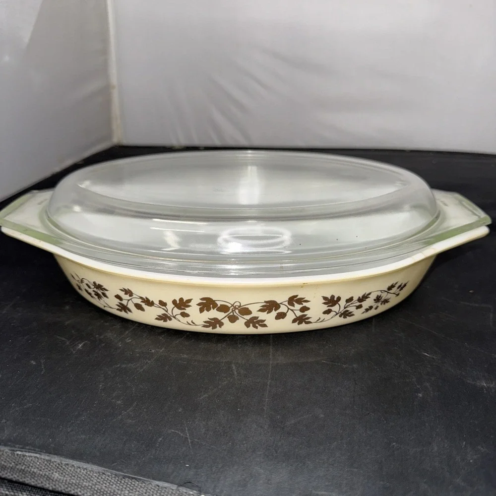 PYREX OVAL DIVIDED CASSEROLE DISH WITH LID-